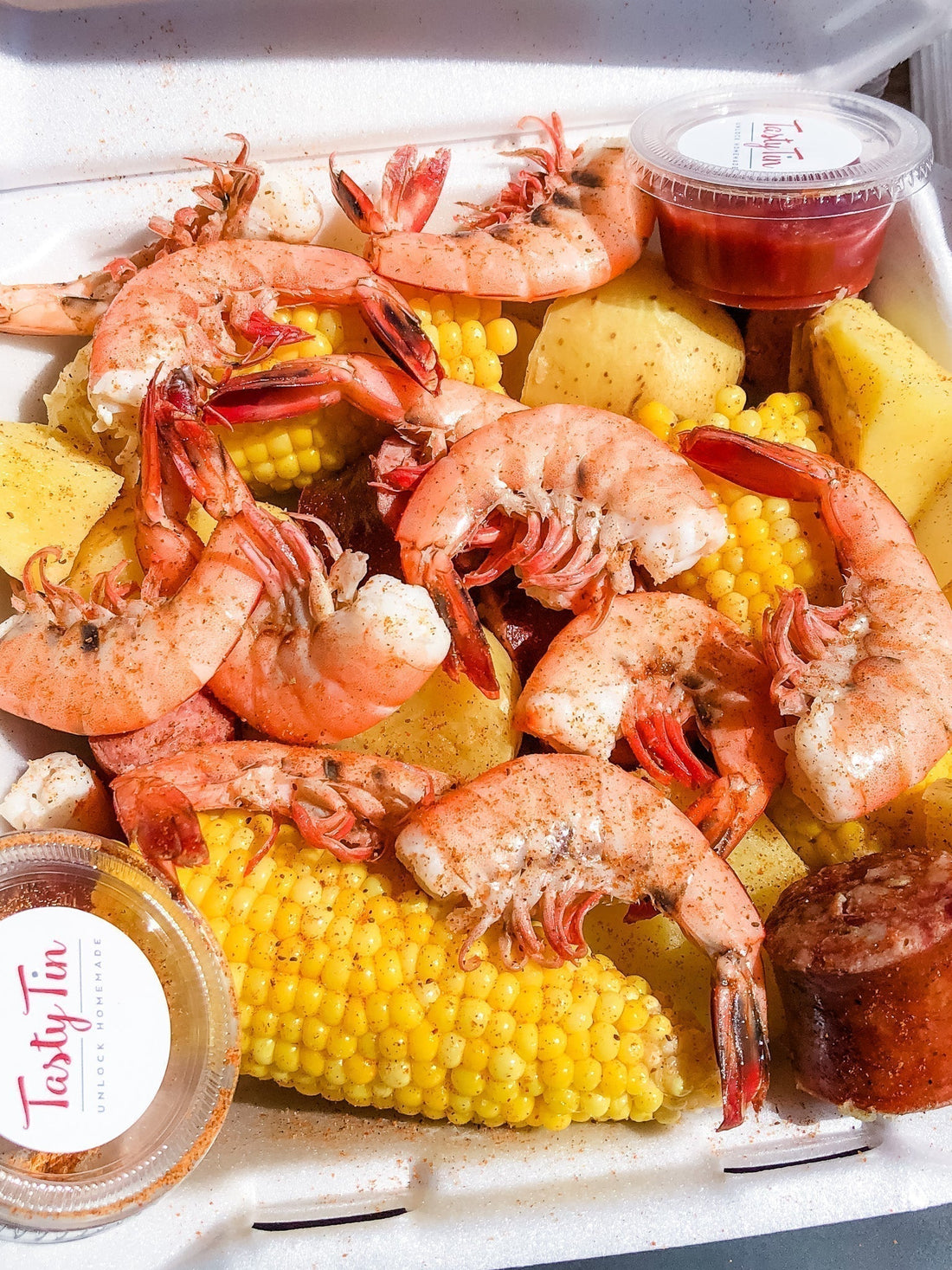 Low Country Boil with shrimp, corn, potatoes | Tasty Tin